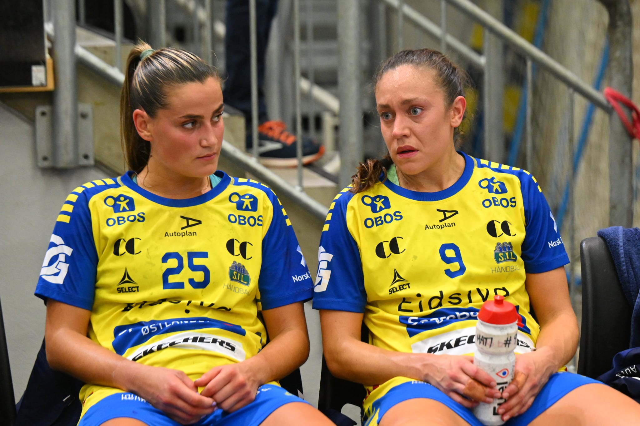 Sohilda yalangoch askarlar